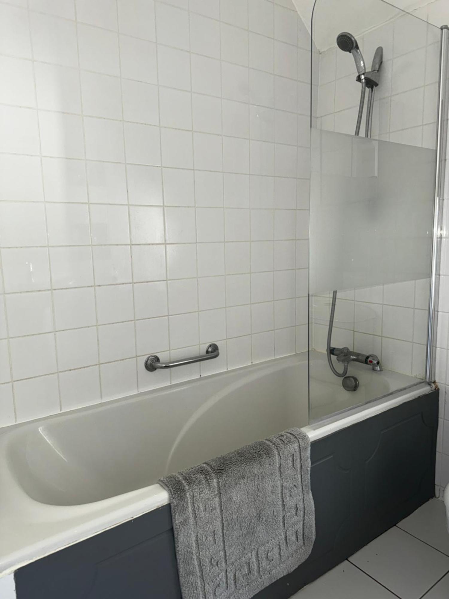 Apartment In Canford Cliffs Close To Sandbanks Beach Пул Екстериор снимка