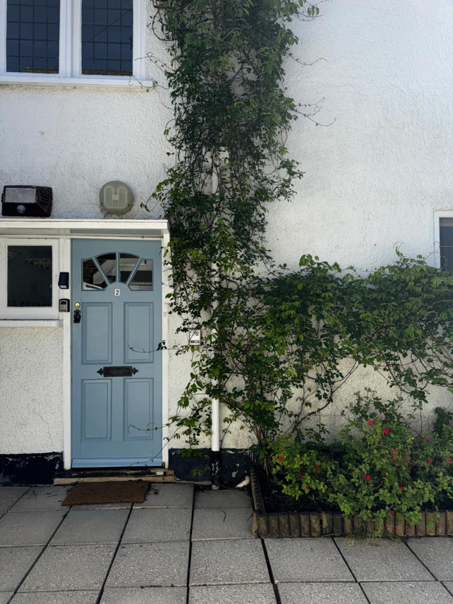 Apartment In Canford Cliffs Close To Sandbanks Beach Пул Екстериор снимка