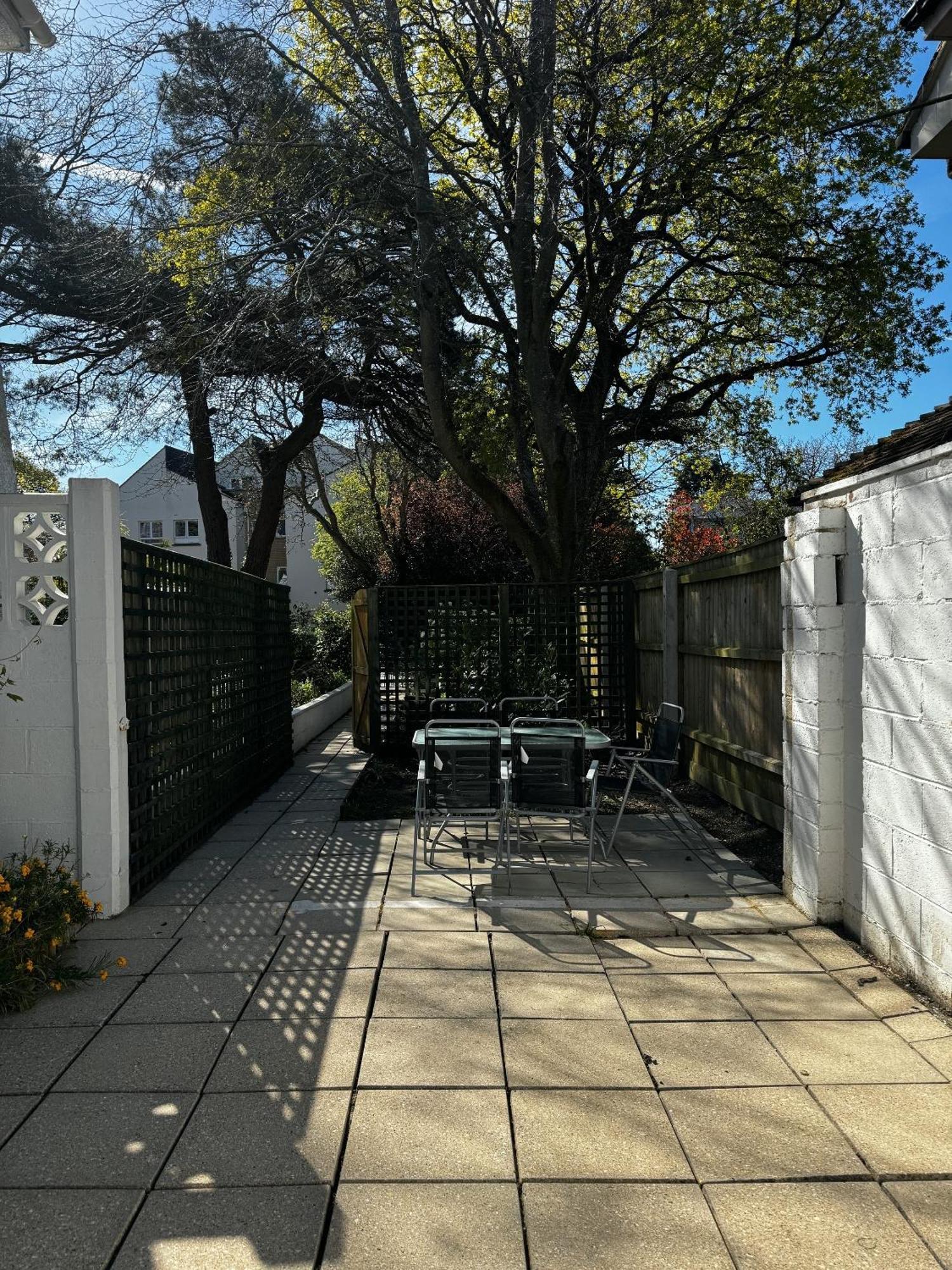 Apartment In Canford Cliffs Close To Sandbanks Beach Пул Екстериор снимка