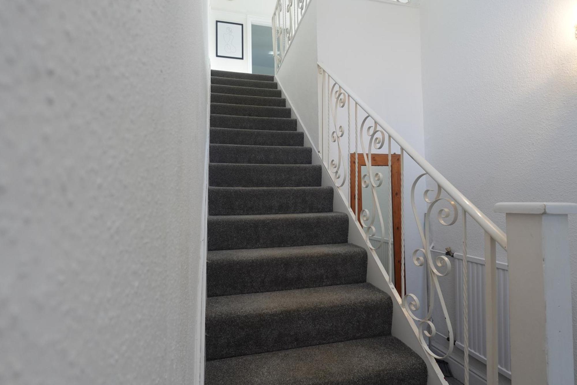 Apartment In Canford Cliffs Close To Sandbanks Beach Пул Екстериор снимка