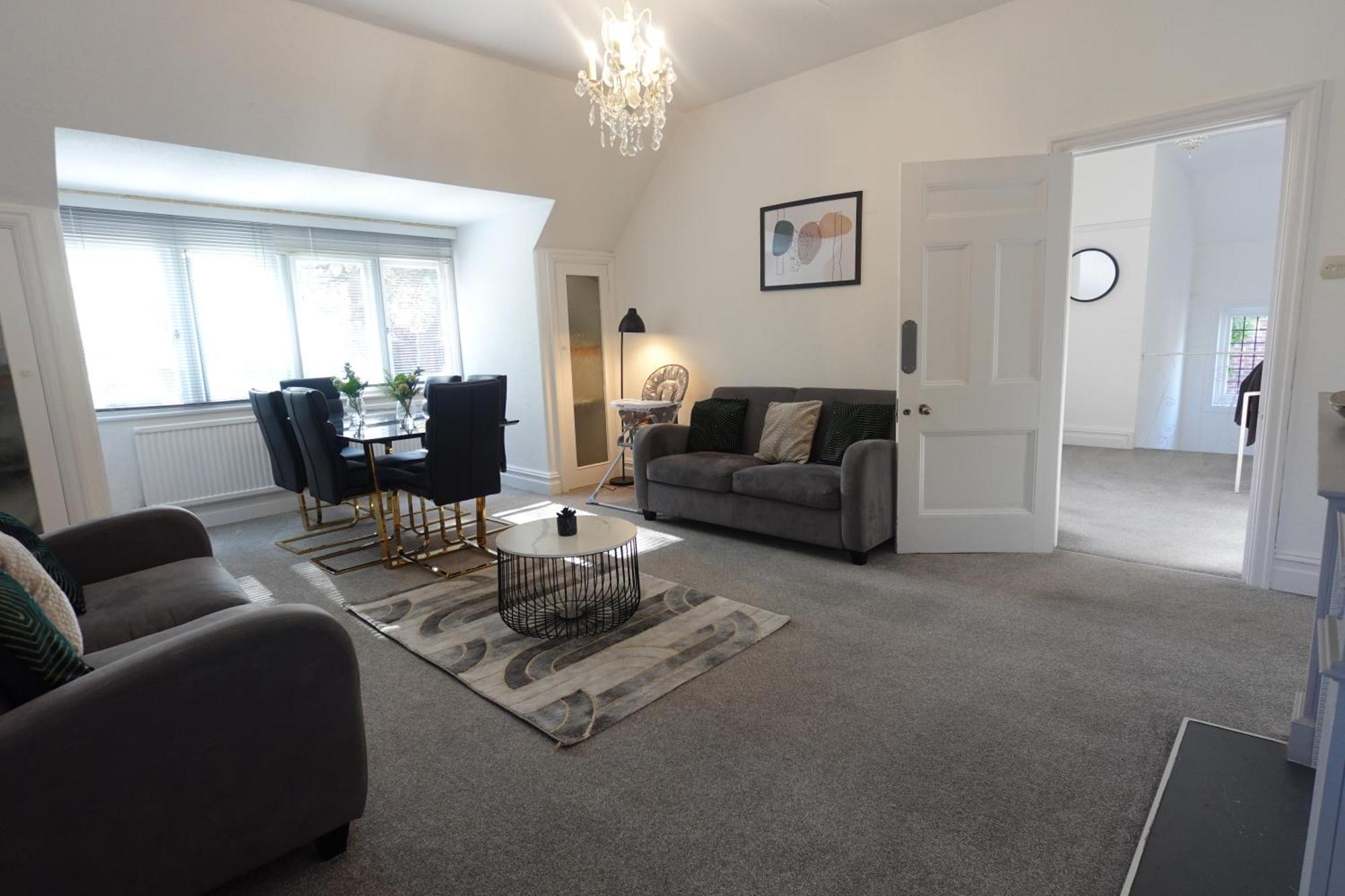 Apartment In Canford Cliffs Close To Sandbanks Beach Пул Екстериор снимка