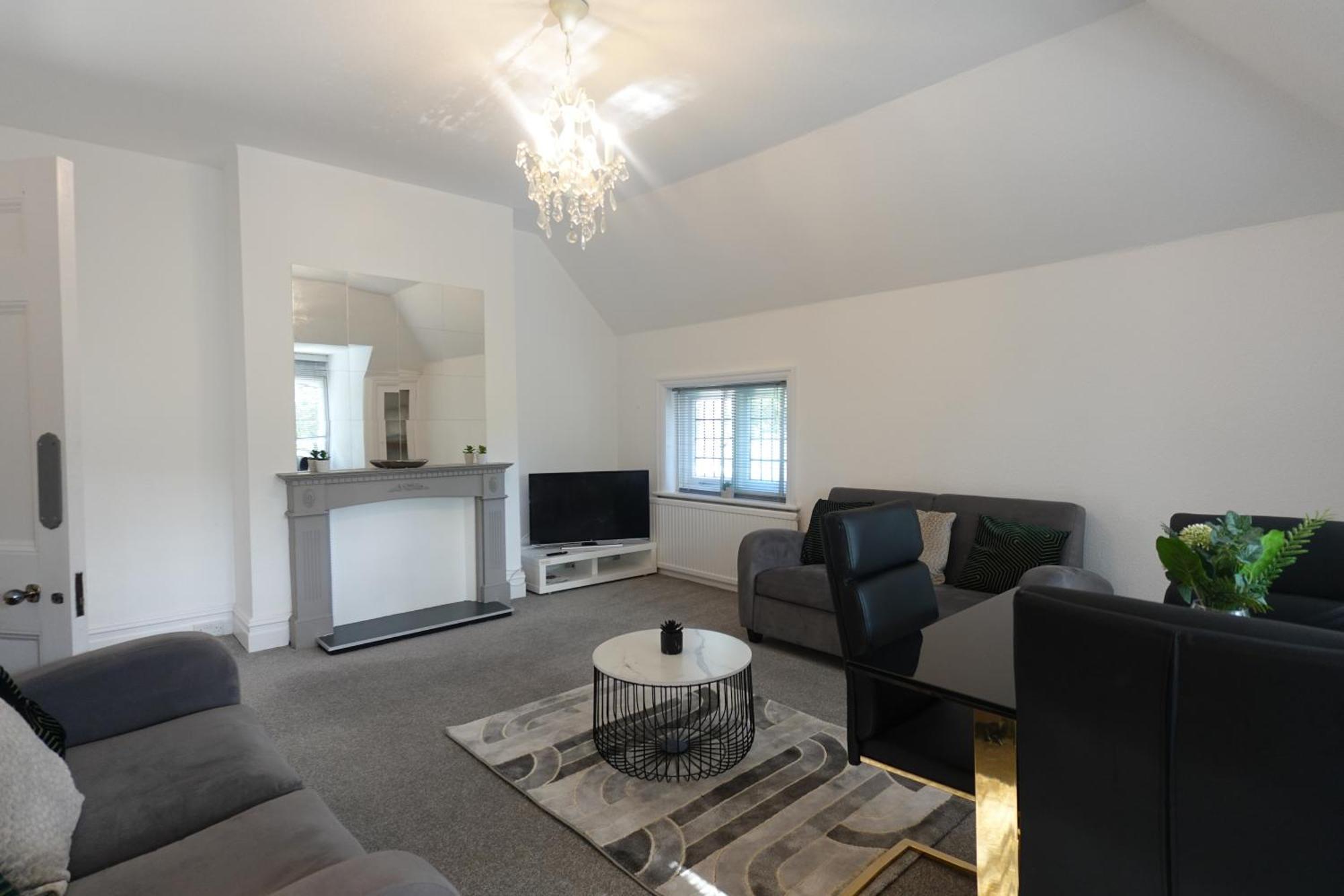 Apartment In Canford Cliffs Close To Sandbanks Beach Пул Екстериор снимка